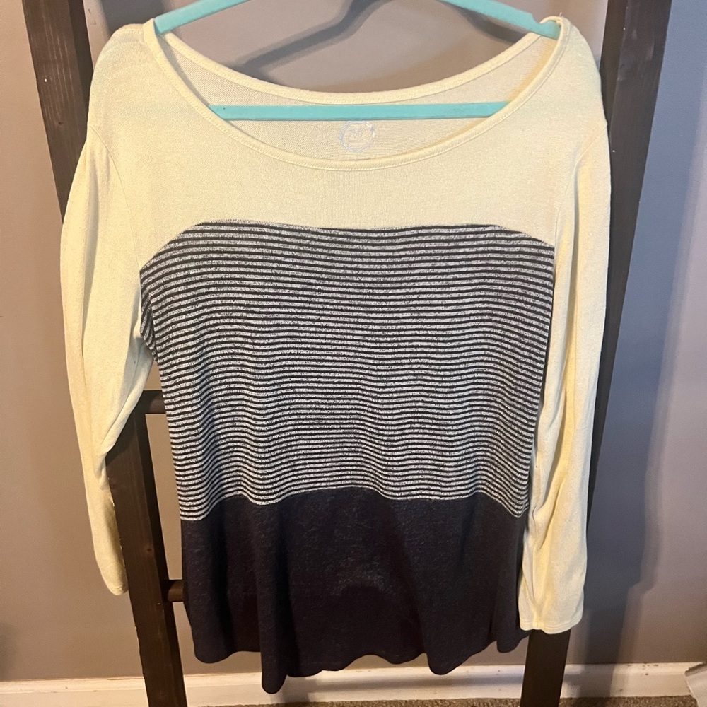 Large Maurice’s sweater